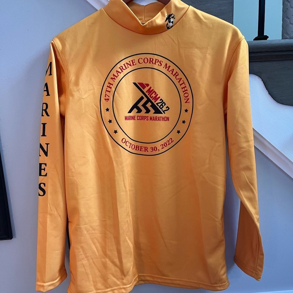 Marine Corps Marathon 2022 Commemorative Mock Neck Shirt sz S NWOT